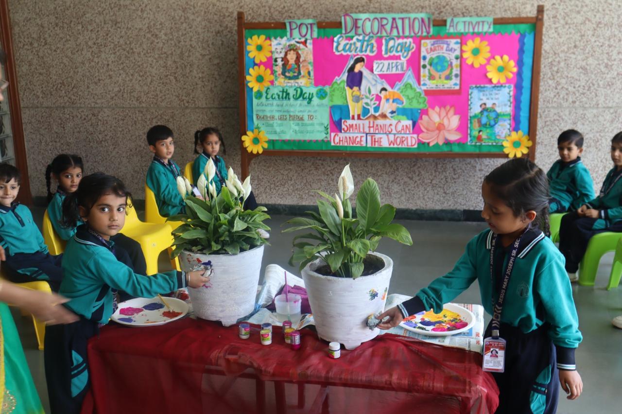 EARTH DAY CELEBRATION/POT DECORATION
